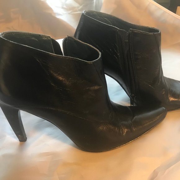 BCBG MaxAsria women's heels ankle boots - Picture 2 of 7